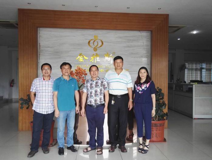 東莞市金雅斯傢具有限公司——巫金榮